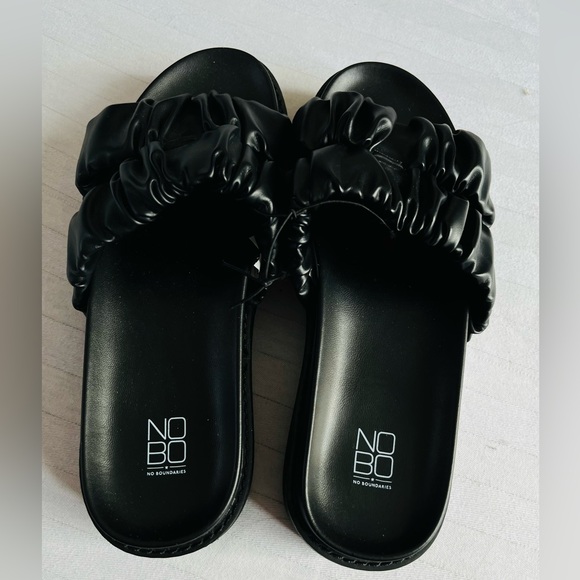 No Boundaries Shoes - NWTG/ slide sandals/ No Boundaries/ size 7